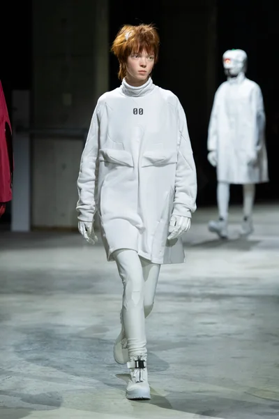 Look 15